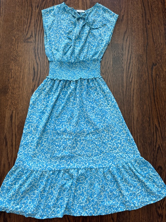 Sienna Sky Dresses & Skirts - ☮️☮️ SIENNA SKY Blue Floral Tie-Neck Midi Dress